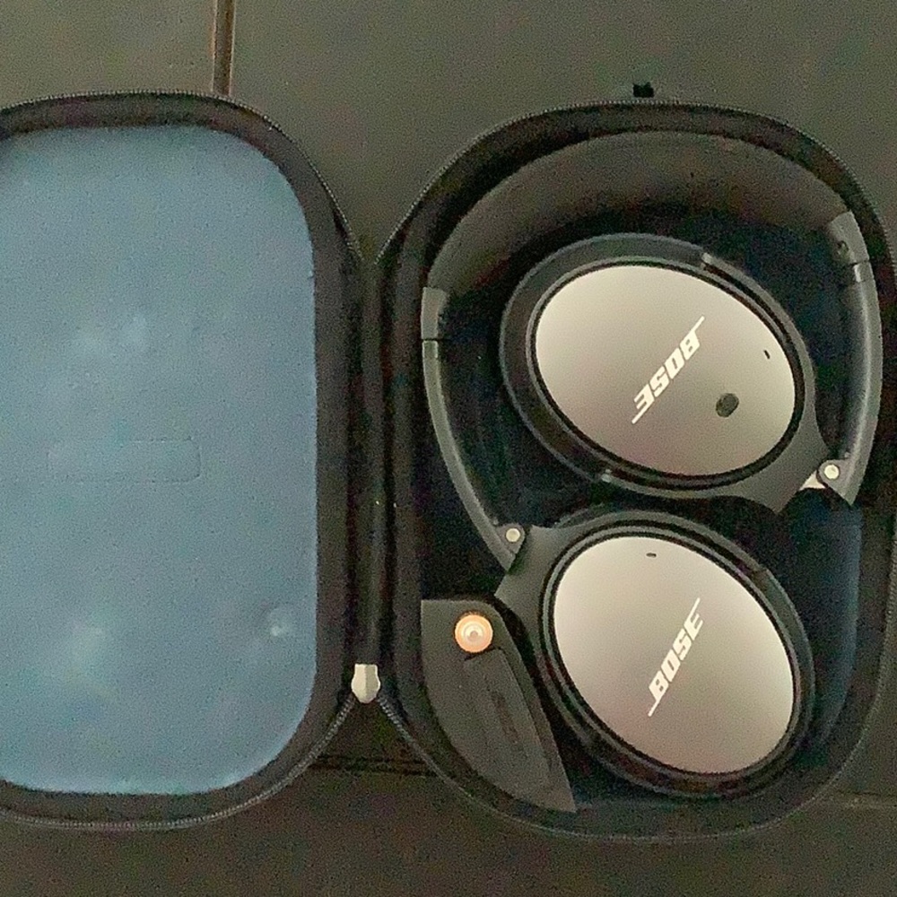 Bose Quiet Comfort 35 series I noise canceling headphones